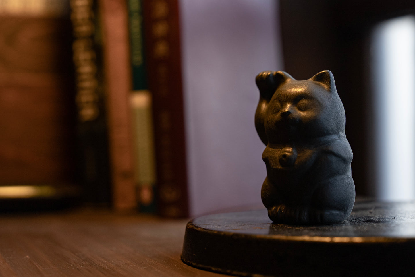Kutani Ware Maneki Neko – Matte Glaze Lucky Cat