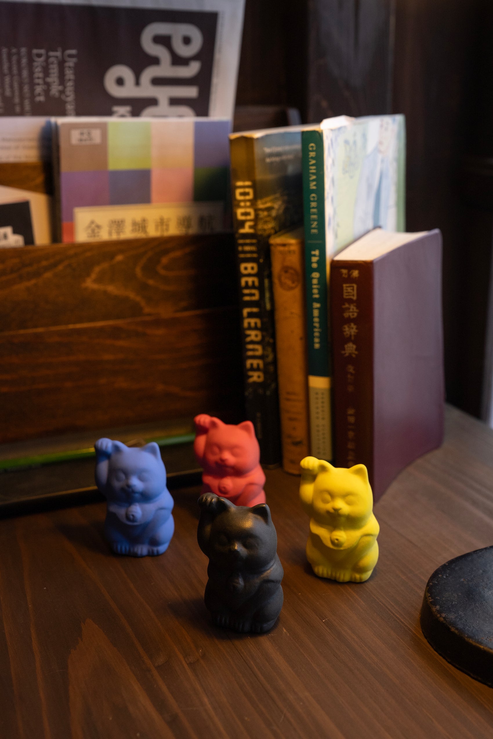 Kutani Ware Maneki Neko – Matte Glaze Lucky Cat