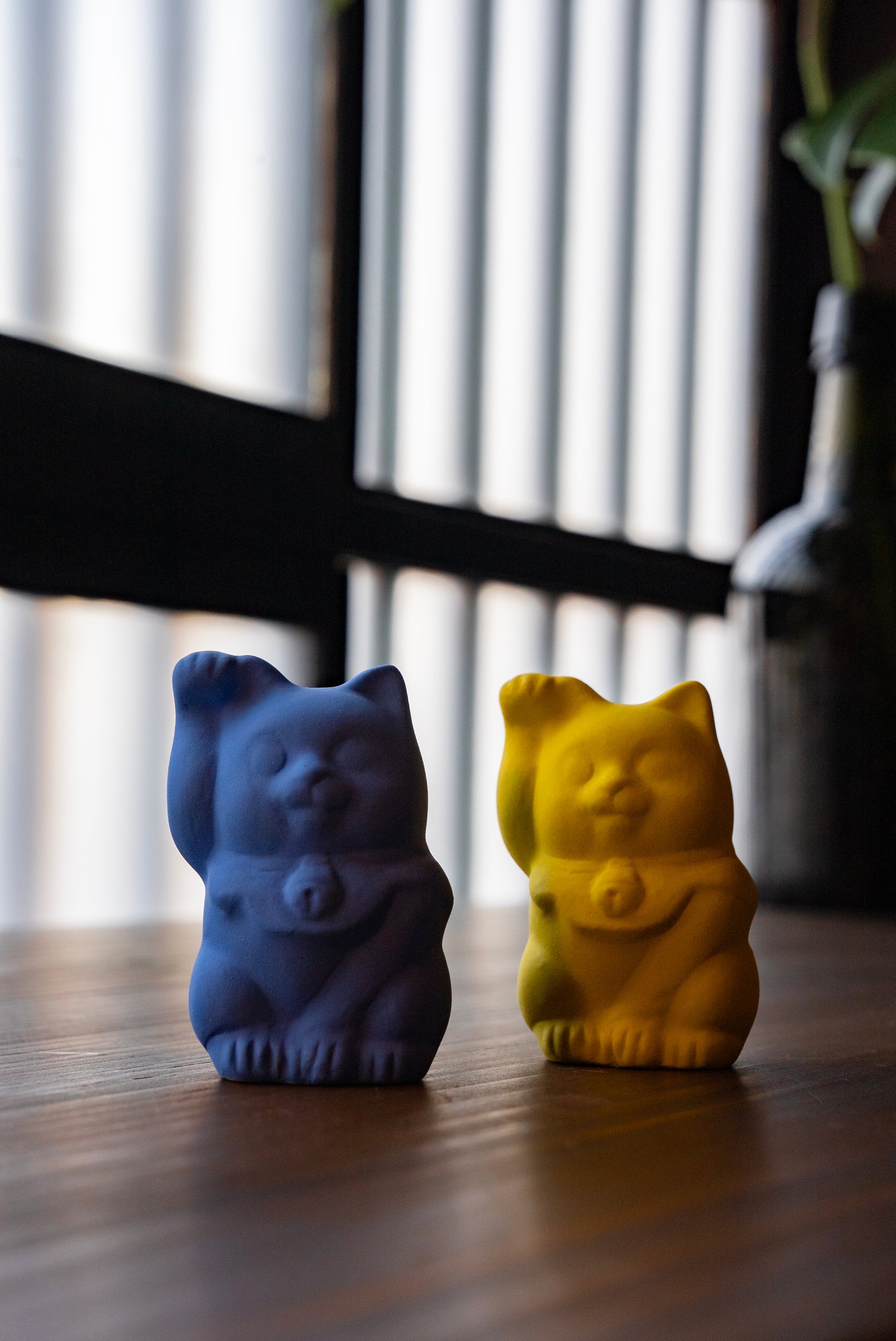 Kutani Ware Maneki Neko – Matte Glaze Lucky Cat